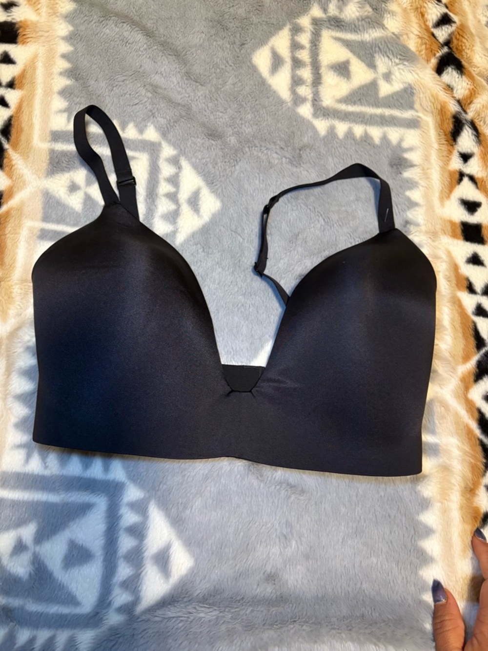 SKIMS Black Seamless V-Neck Everyday Bra